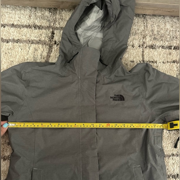 Women's The North Face Women's Charcoal dry vent rain jacket size small - Picture 6 of 6